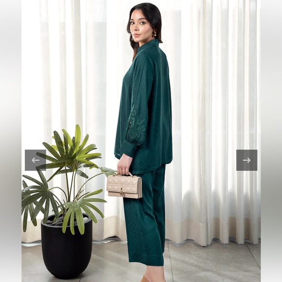 Elegant Dark Green Two-Piece Set - Picture 3 of 4